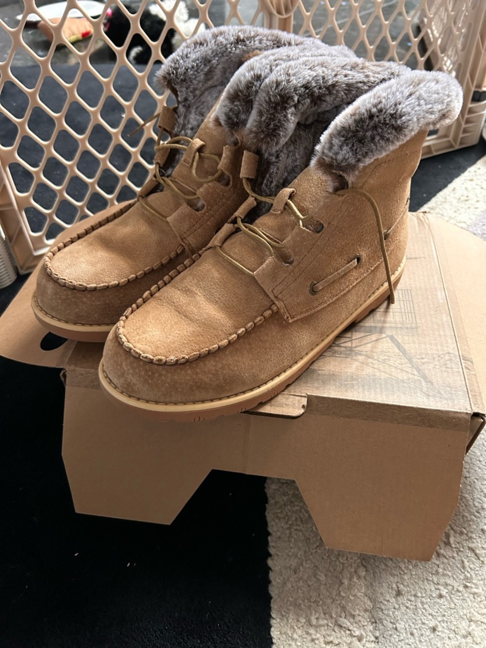 NIB Lamo Anthropologie Tan Suede Ankle Boots with Gray Faux Fur shearling Lining